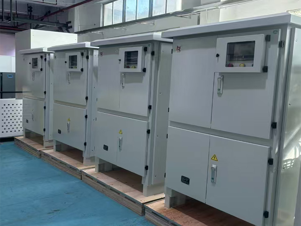 Three-phase digital non-contact voltage regulator