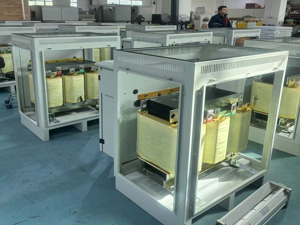 Three-phase digital non-contact voltage regulator