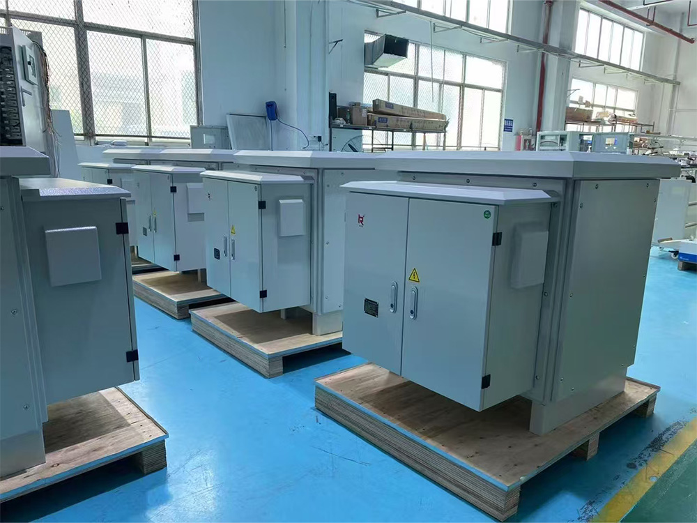 Three-phase digital non-contact voltage regulator