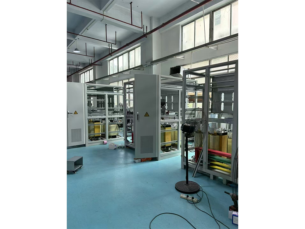 Three-phase digital non-contact voltage regulator